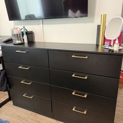 Dresser & Nightstands