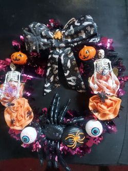 HANDMADE HALLOWEEN WREATHS $20.00