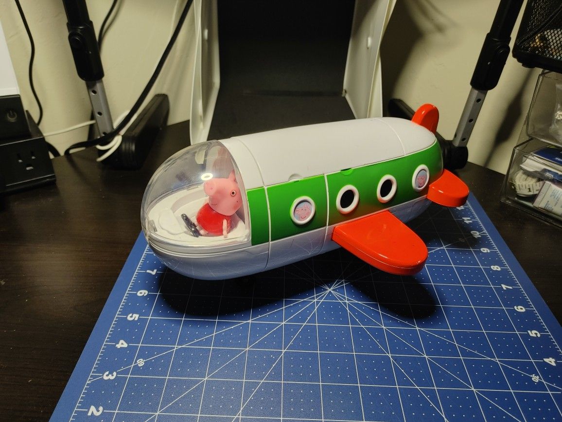 Peppa Pig Holiday Jet Toy Air Plane w/ One Figure & Luggage Accessory