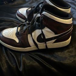 Jordan 1 Mid Wear-Away Chicago (GS)