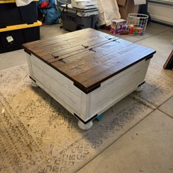 Ashley’s Coffee Table “Farmhouse”