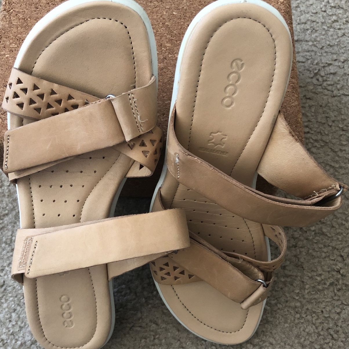 Ecco Women’s Slip On Sandals, Tan Size 7.