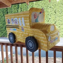 Pinata Cocomelon Bus School 