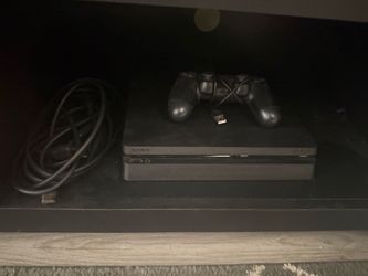 PlayStation 4 slim 1tb