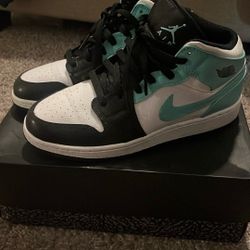 JORDAN 1 MID GS GREEN GLOW