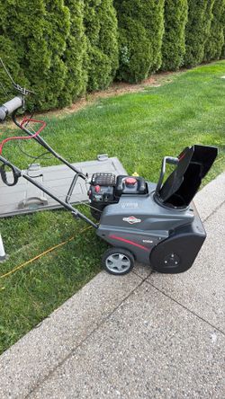 Briggs and Stratton Snowblower