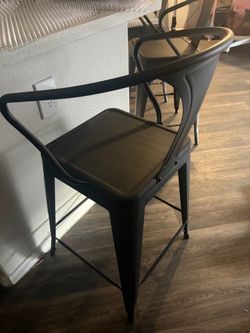 Set of 3 Matte Grey Metal Counter Stools – Barely Used