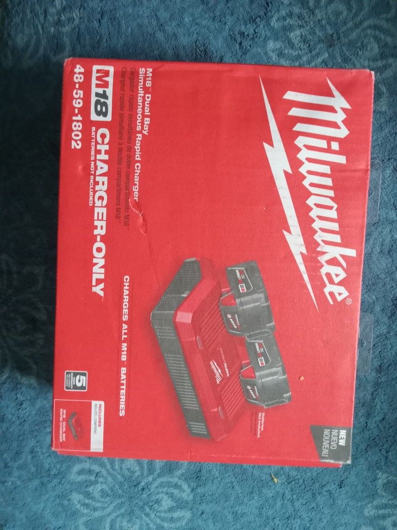 Milwaukee
M18 18-Volt Lithium-Ion Dual Bay Rapid Battery Charger