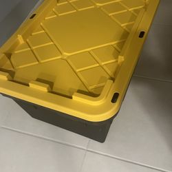 Brand new 27 gallons capacity super heavy duty storage container