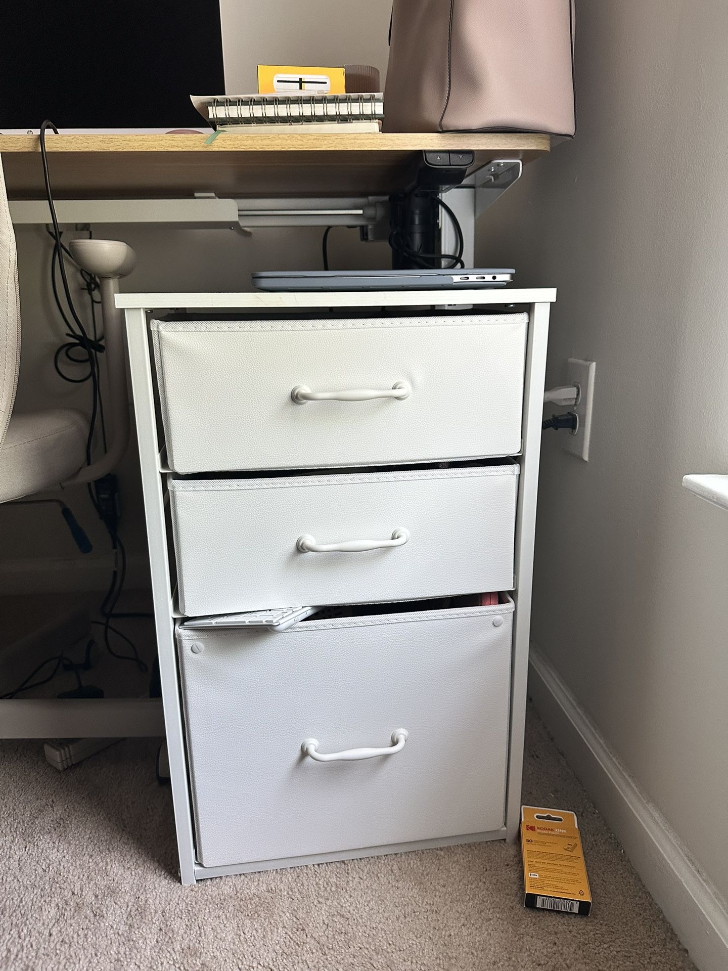 File cabinet/shelf with 3drawers