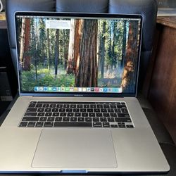 Macbook Pro 15 nches- MacOS Sequoia 