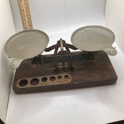 Antique Avoirdupois And Metric Scale No Weights (II)