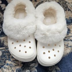Rare White Crocs MAMMOTH  W7 M5