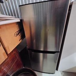 Clean Dorm Refridgerator - Good Size
