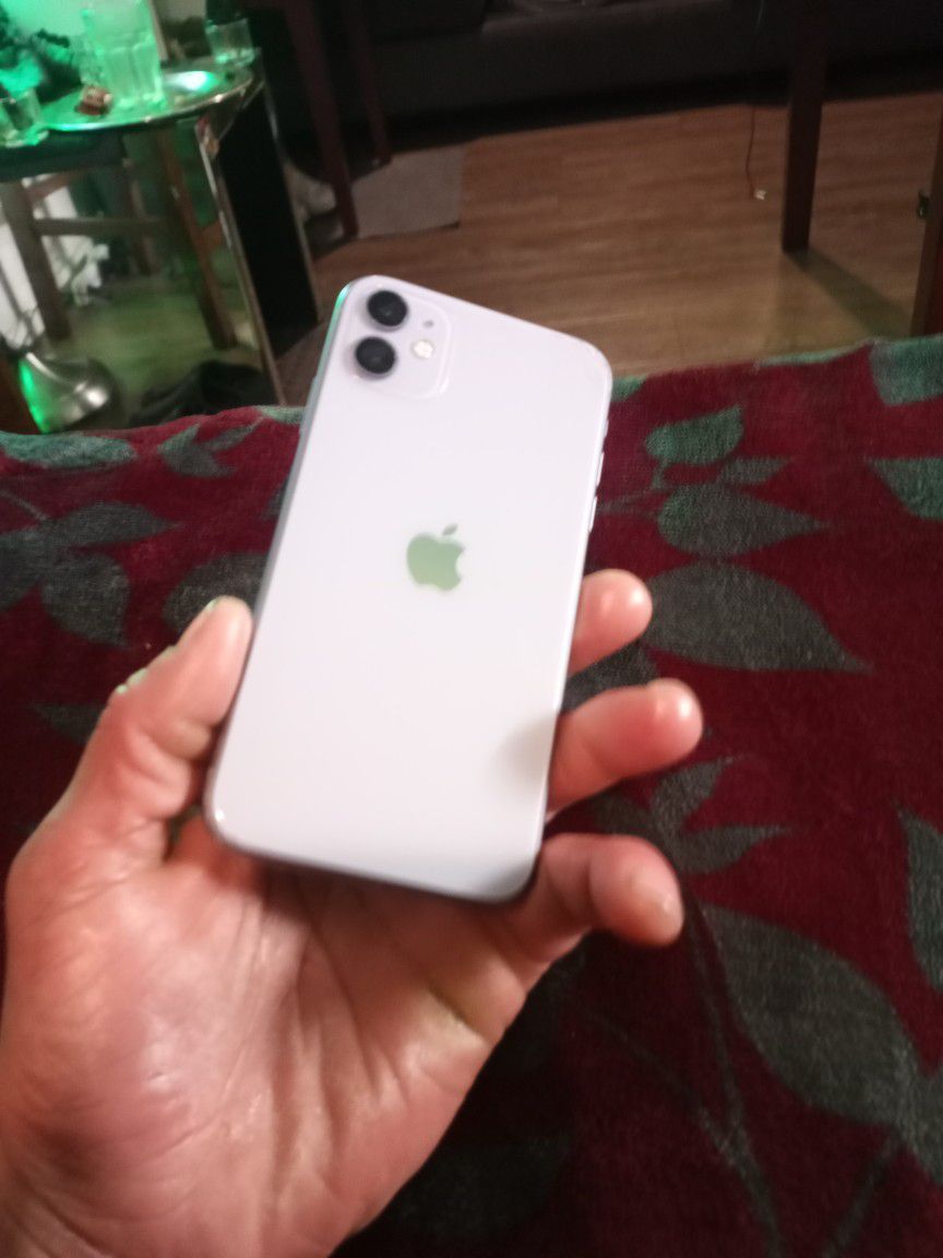 Unlocked IPhone 11 256 Gigs For The Low Price Of $400