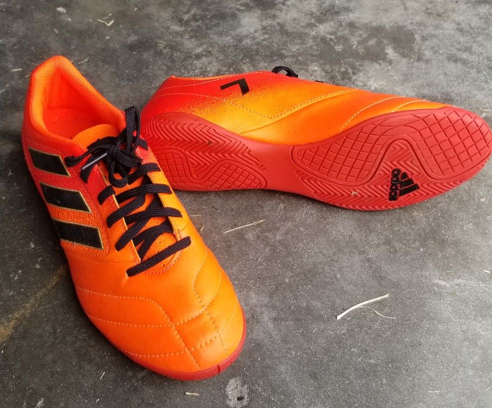 Adidas Indoor Soccer Shoe Size 7.5 US