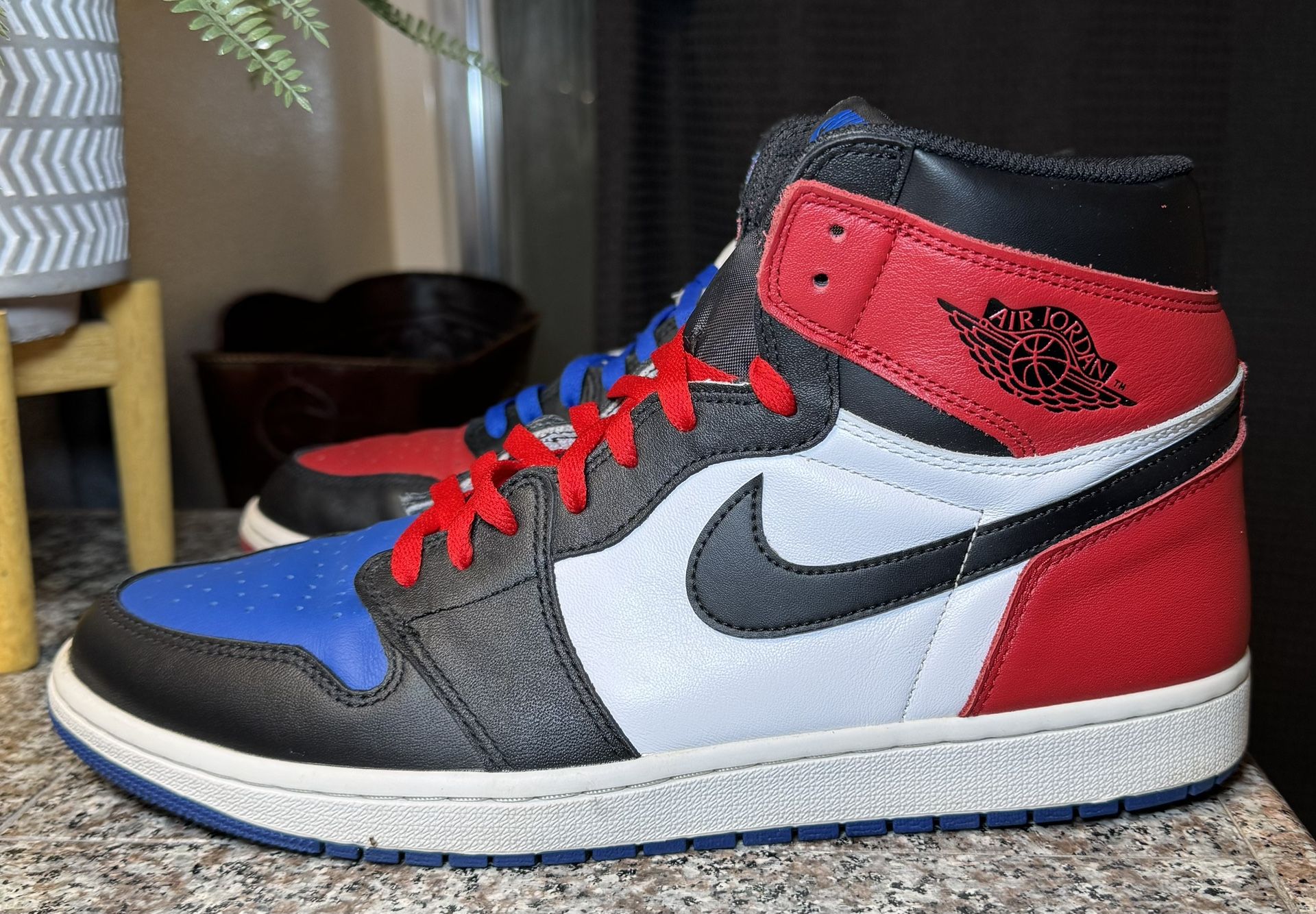 Jordan 1 Retro Hi Top 3