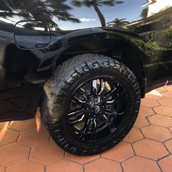 Fuel 22 inch Sledge wheels and Nitto tires