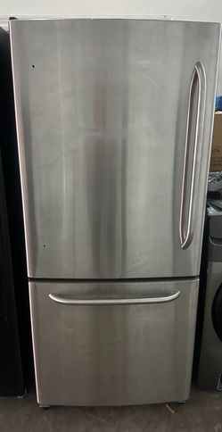 30 wide bottom freezer refrigerator