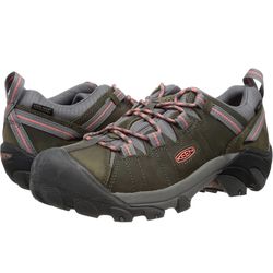 Women’s Hiking Shoes 10