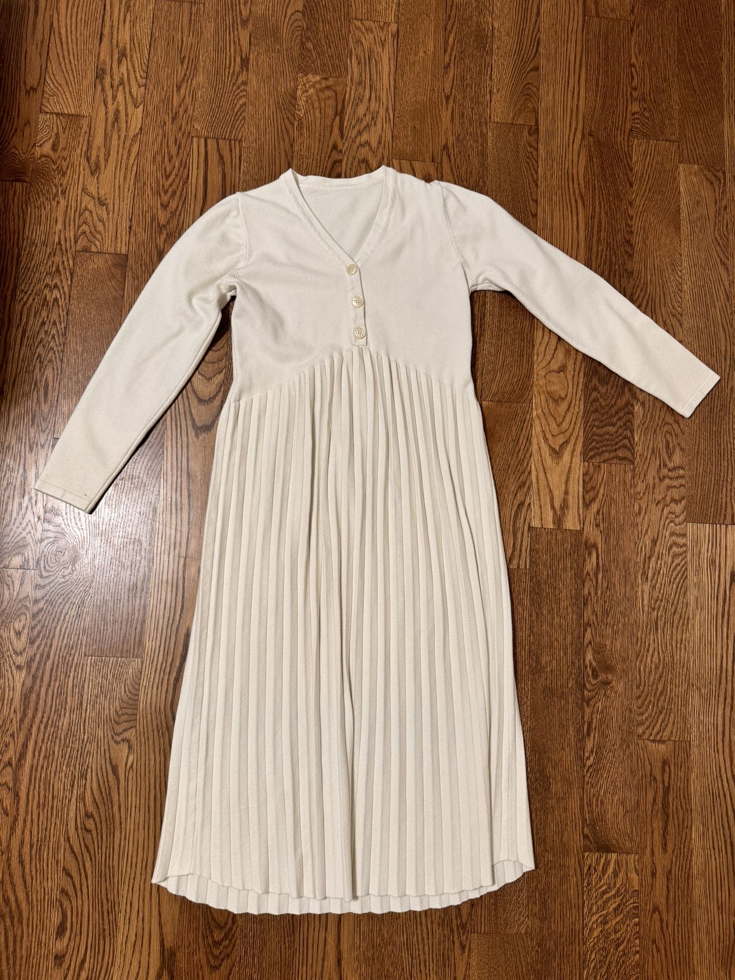 White knitted dress