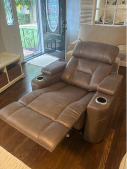 Electric Recliner Chair - Like New
