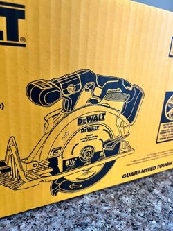 20V Dewalt 6 1/2 circular saw