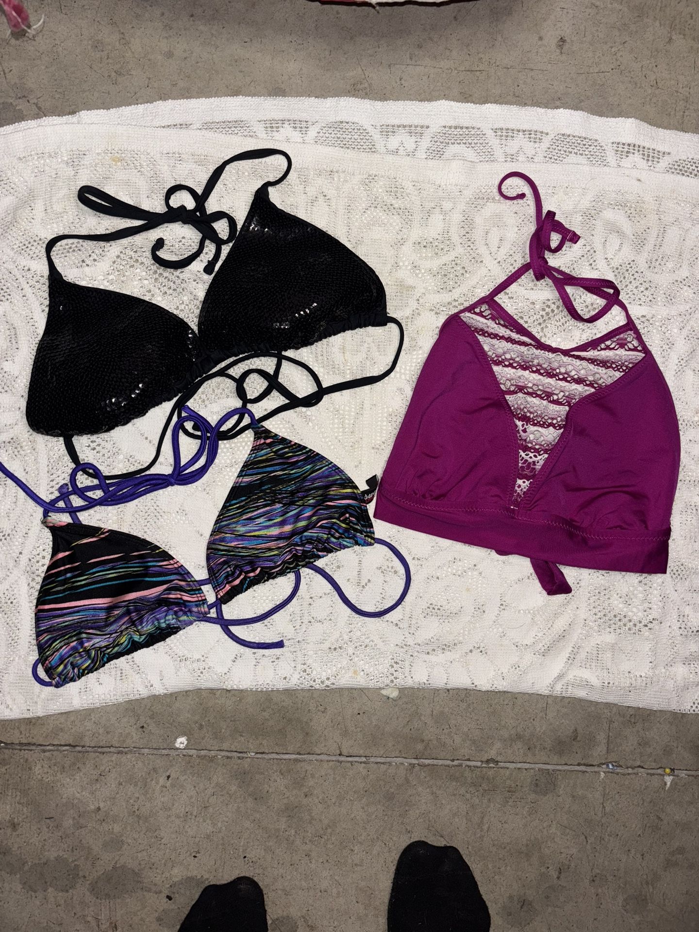 Three-piece bikini top lot size large