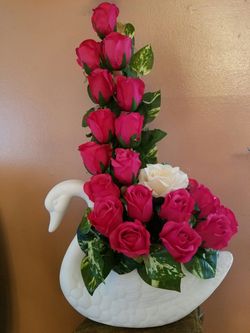 NEW!! Artificial floral arrangement Swan vase