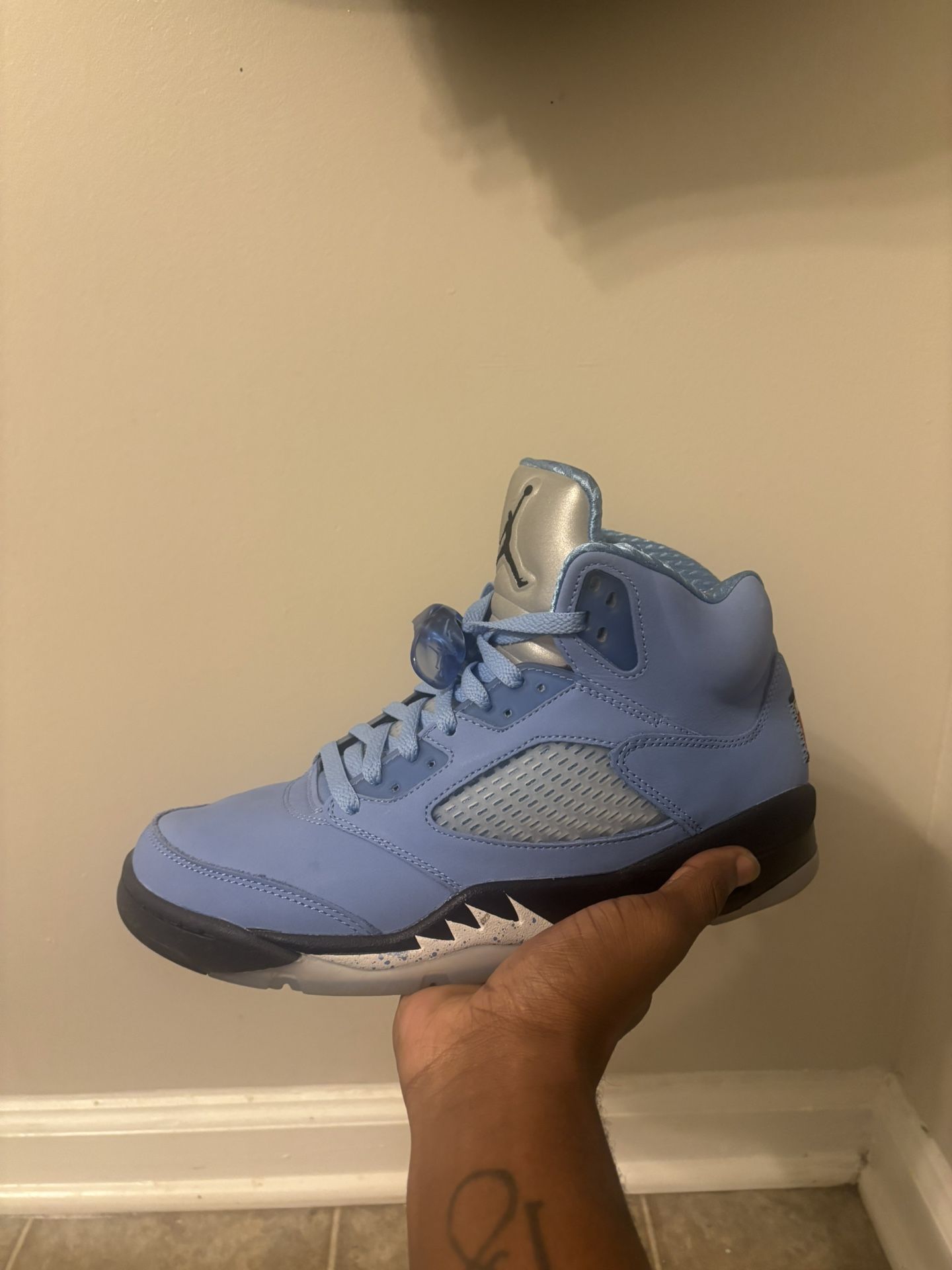 UNC Jordan 5s 
