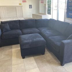 4-pc Black Sectional With Ottoman! 