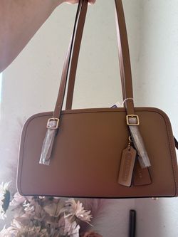 Coach glove swing zip