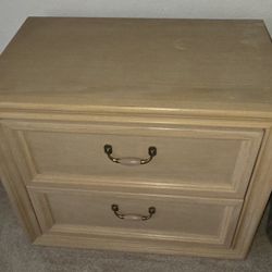 Two beautiful sturdy built Stanley furniture 2 drawer nightstands  16x24x26