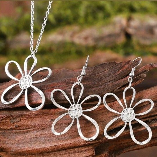 Silver Flower Jewelry Set