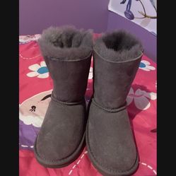 Kid Ugg Size 9
