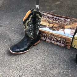 Almost  Brand New  Used Once Size 8 80 Dollars Each Pair
