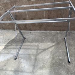 Modern Desk Metal Frame With Glass Top 24x37x30 Can Be Disassembled. 