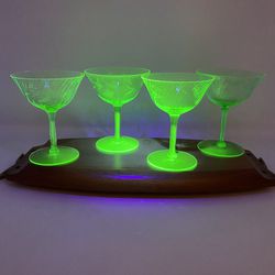 Set Of 4 Etched Swirled Uranium Champagne Glasses