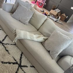Couch - comfortable - clean - like new 