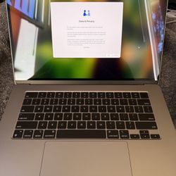 2023 MacBook Air 15 Inch M3 256 GB SSD 8 GB Ram Space Grey *Great Condition*