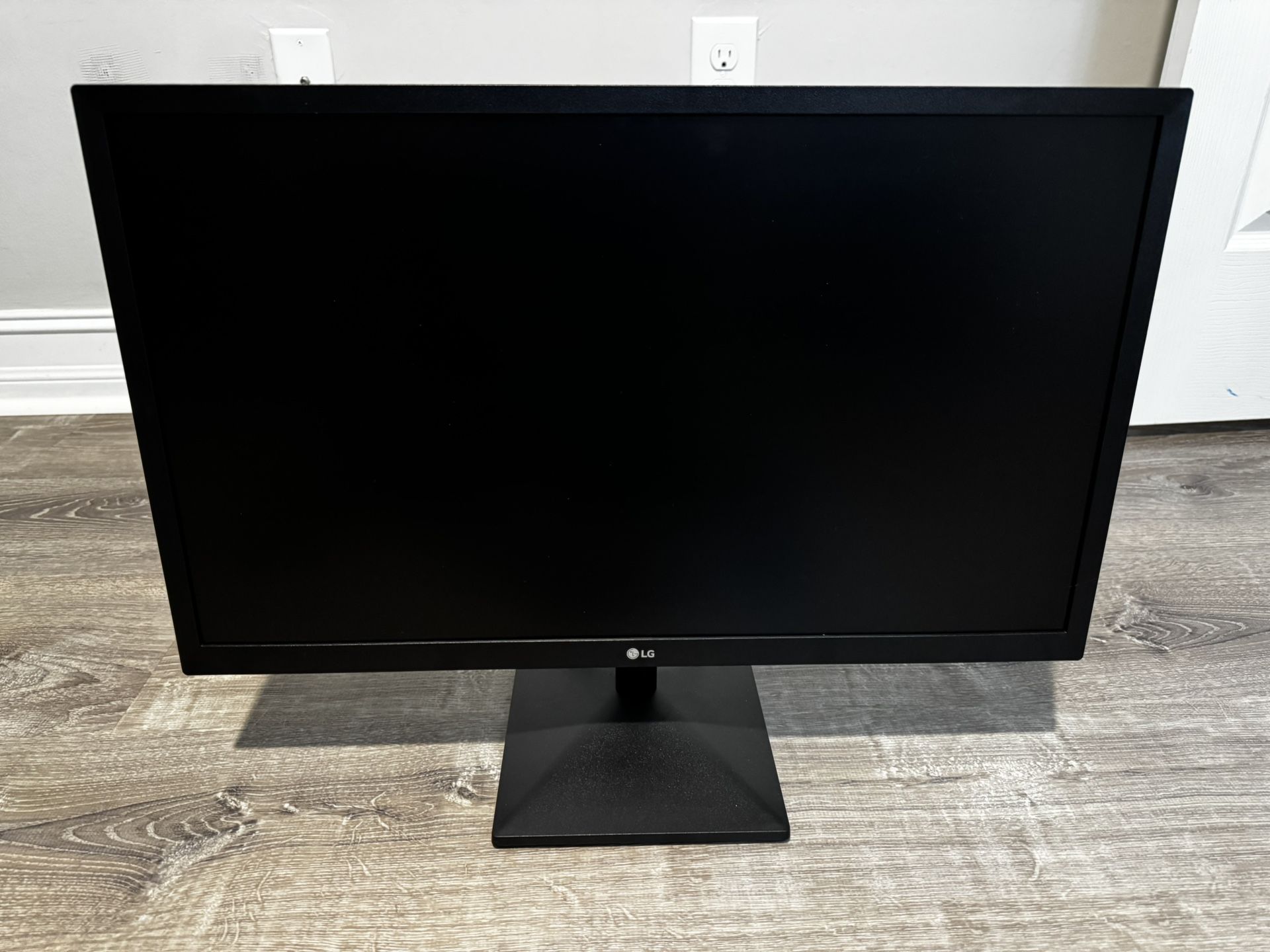 LG Monitor 24”, Model 24ML44B, 75Hz, 1920 x 1080
