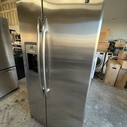 GE Profile 25 Cubic Ft Refrigerator w/ Ice & Water 