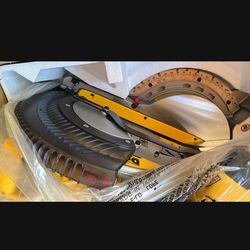 DewAlt serrucho nuevo aún sin sacarlo de la caja