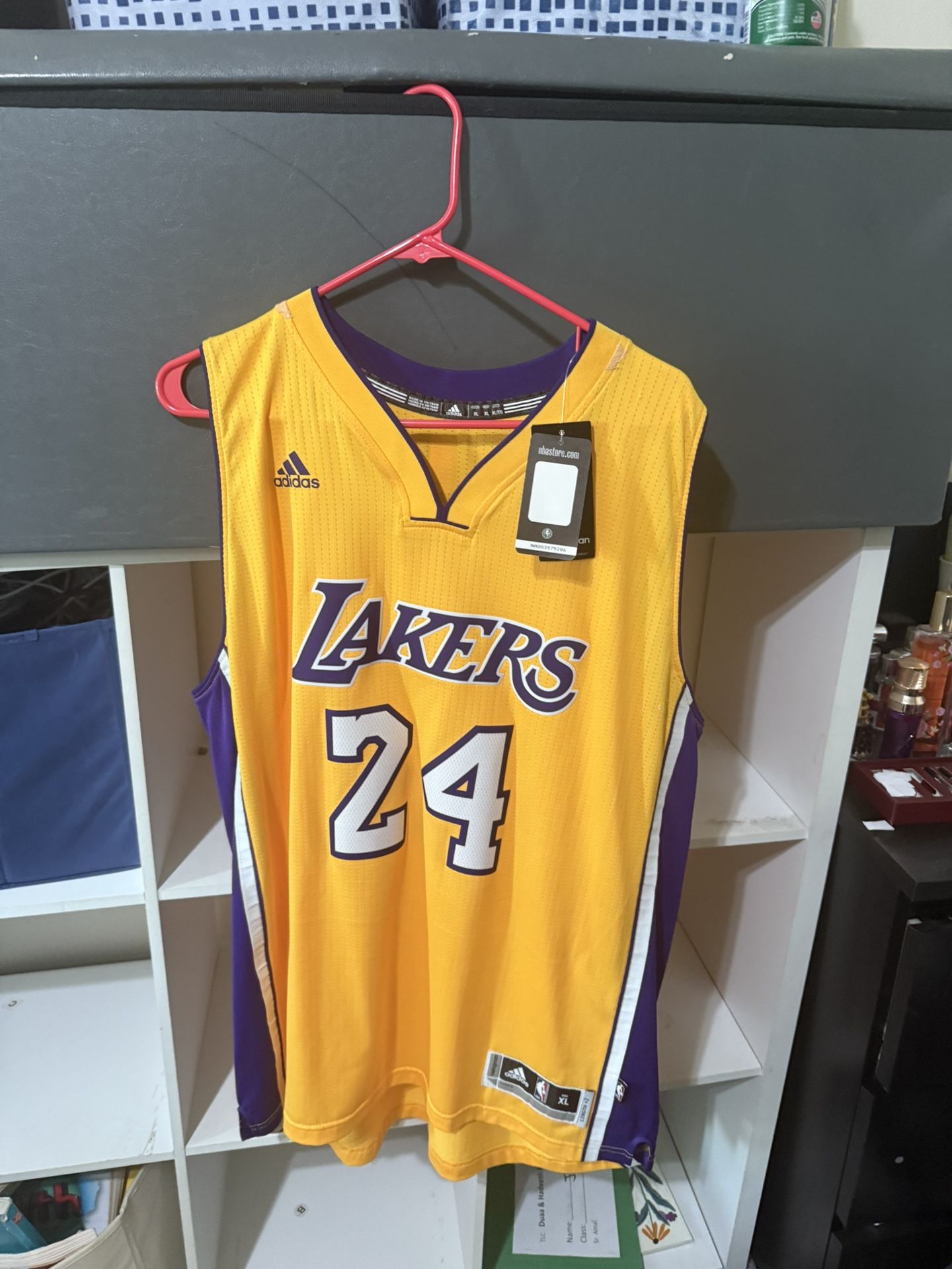 BNWT Adidas Kobe Bryant #24 Lakers Swingman Jersey Men’s XL (Never Worn)