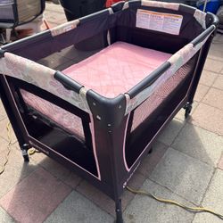 Baby Trend Play Pen With Changing Table 