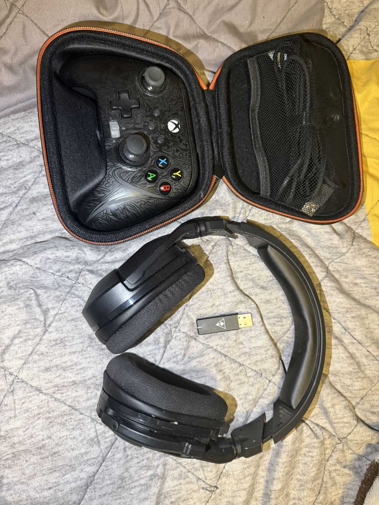 47” Gaming Desk, Wireless Headset, Wired Controller
