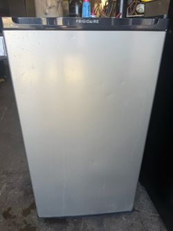 Frigidaire mini fridge 3.3cuft