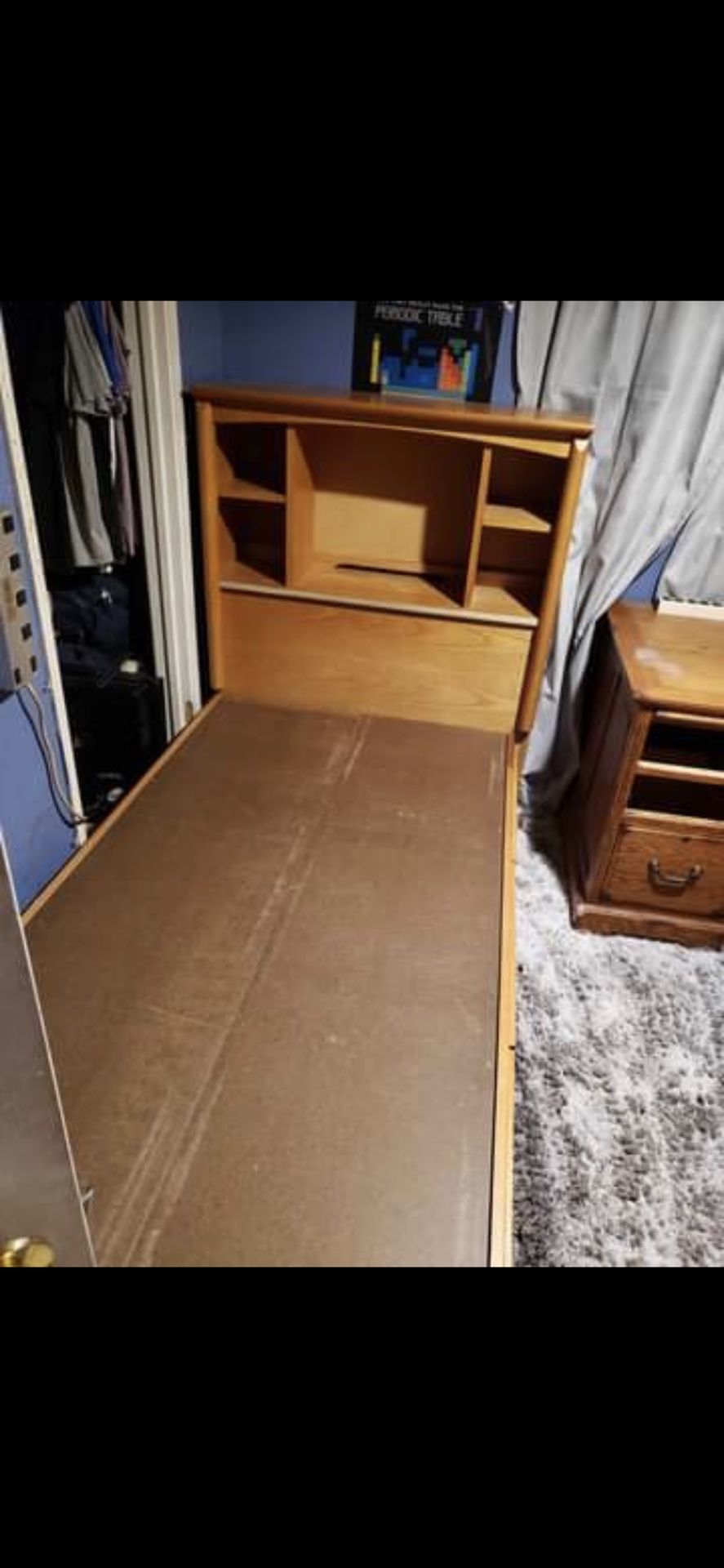Complete  All Oak And Matching Twin Bedroom Set $550 Obo Cash Only 