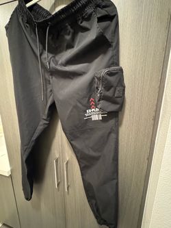 Black Cargo Jogger Pants with Zip Pocket -Men’s Medium