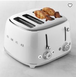 🥪 4-Slice Chrome Retro Toaster – $90